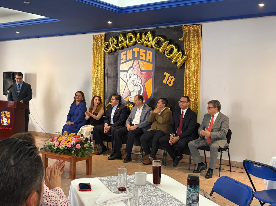 Evento de cierre y entrega de constancias del Diplomado en Administración en Servicios de Salud